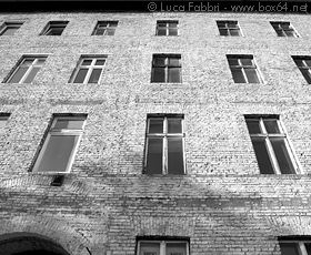 fotografia Berlino vecchio palazzo mattoni
